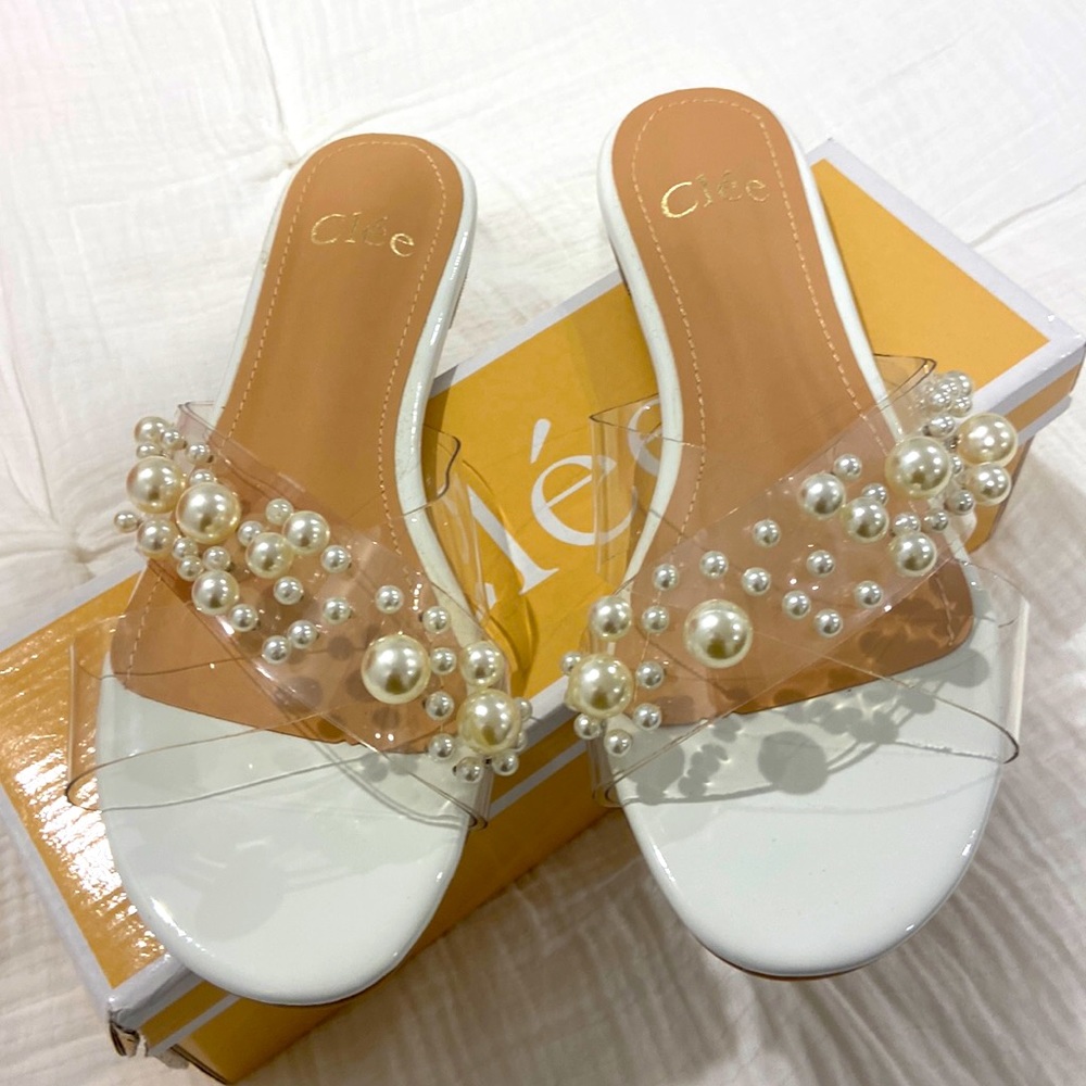 Beautiful sandal!